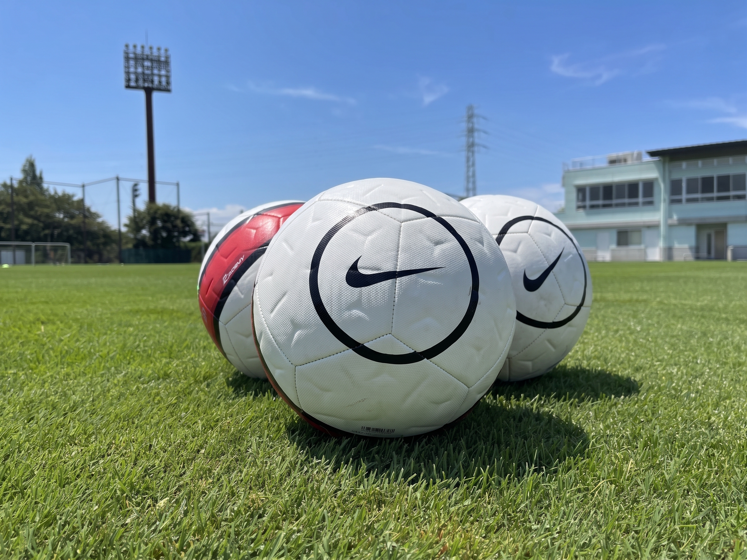 子どもたちへサッカーボールを届けよう！